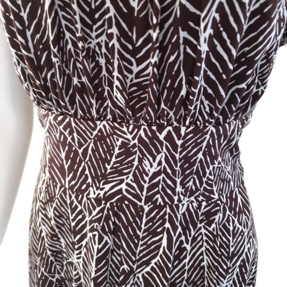 Connected Tie-Back Scoop Neck Dress Leaf Pattern - Picture 6 of 9